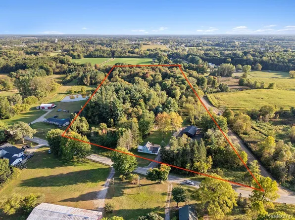 619 Angle Rd, Lapeer, MI 48446