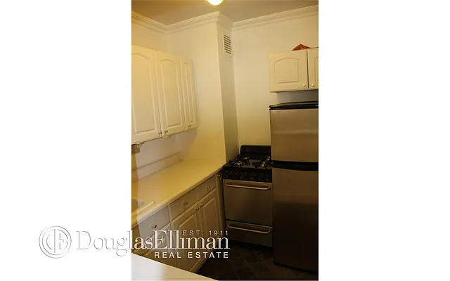 Rented by Douglas Elliman | media 16