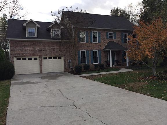 2nd image of 601 Woodedge Ln