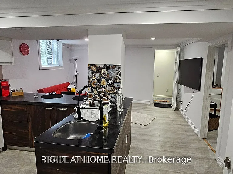 55 Dallas Rd #2 — Photo 4