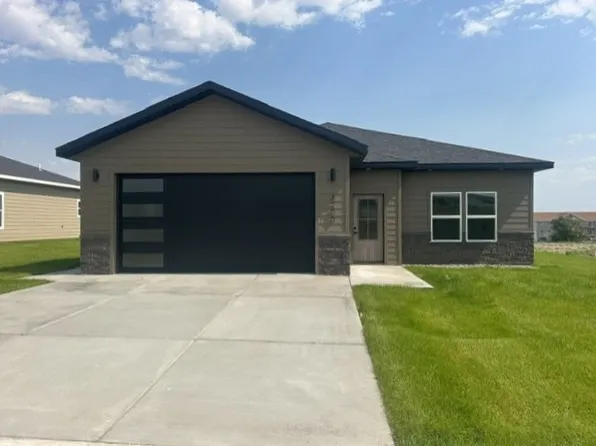 3200 28th Ave W, Williston, ND 58801