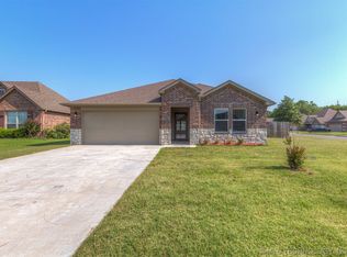 26478 Vintage Trace Dr, Claremore, OK 74019