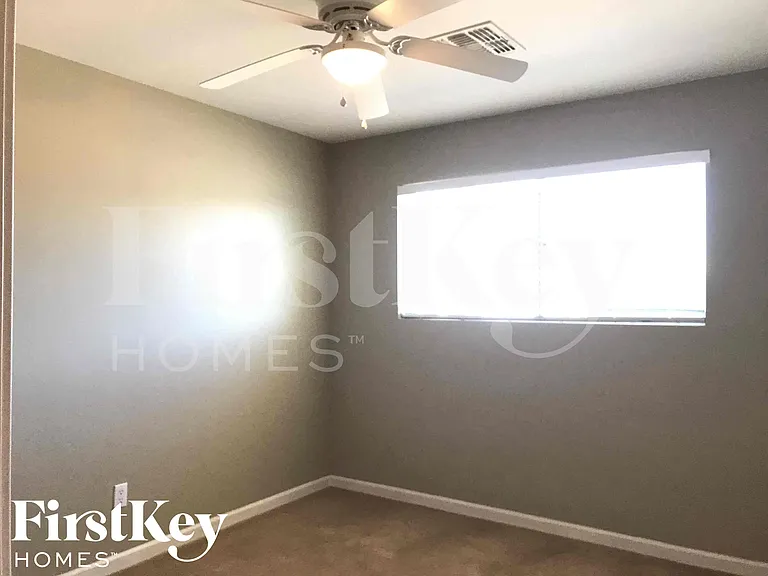 8802 N 35th Dr — Photo 9