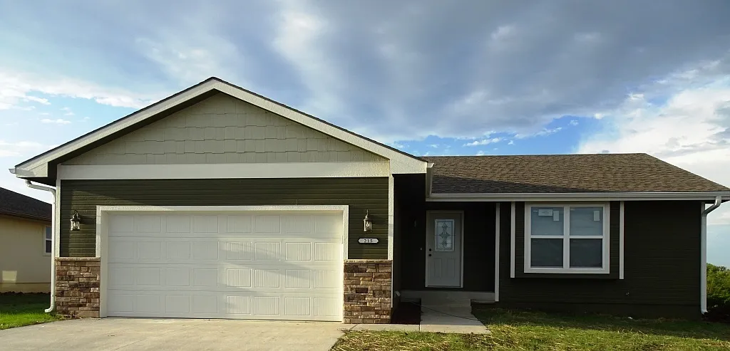 4 bed, 2000 sqft, $1,750 — Photo 1