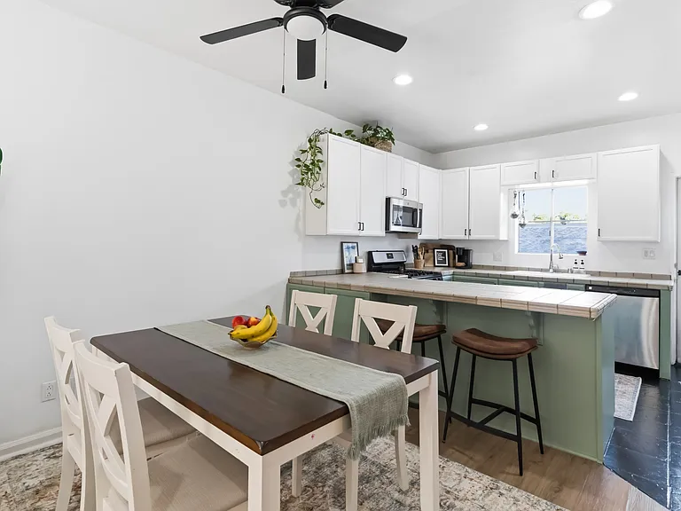 856 W Beach Ave — Photo 7