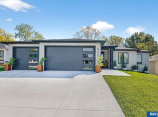 6255 Carveth Dr, Lincoln, NE 68516