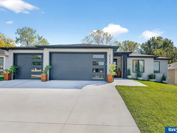 6255 Carveth Dr, Lincoln, NE 68516