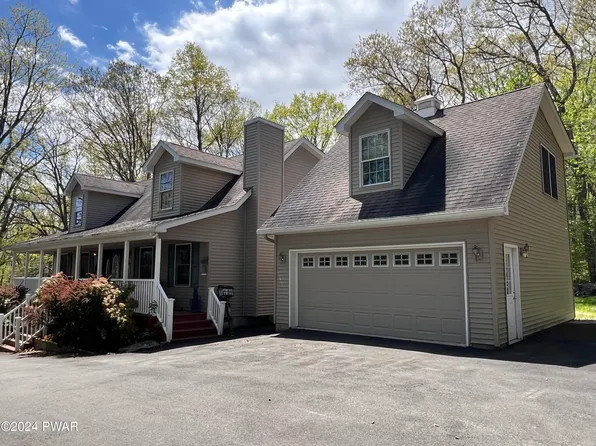 206 Country Club Dr, Hawley, PA 18428