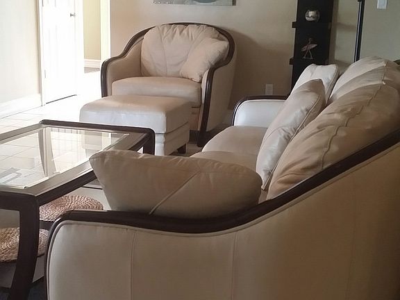 FAMILY ROOM * TV ROOM