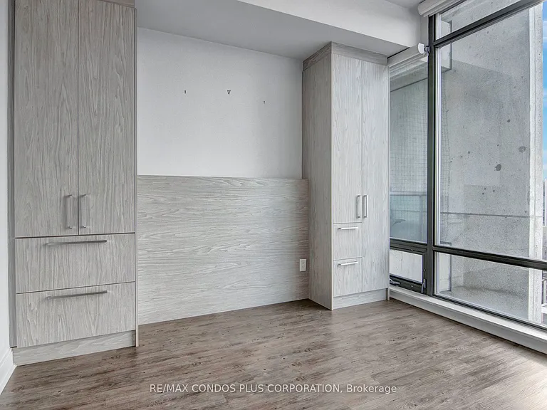18 Yorkville Ave #2505 — Photo 32