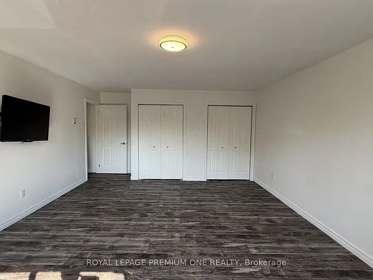512 Mosley St #WHOLE HOUSE — Photo 4