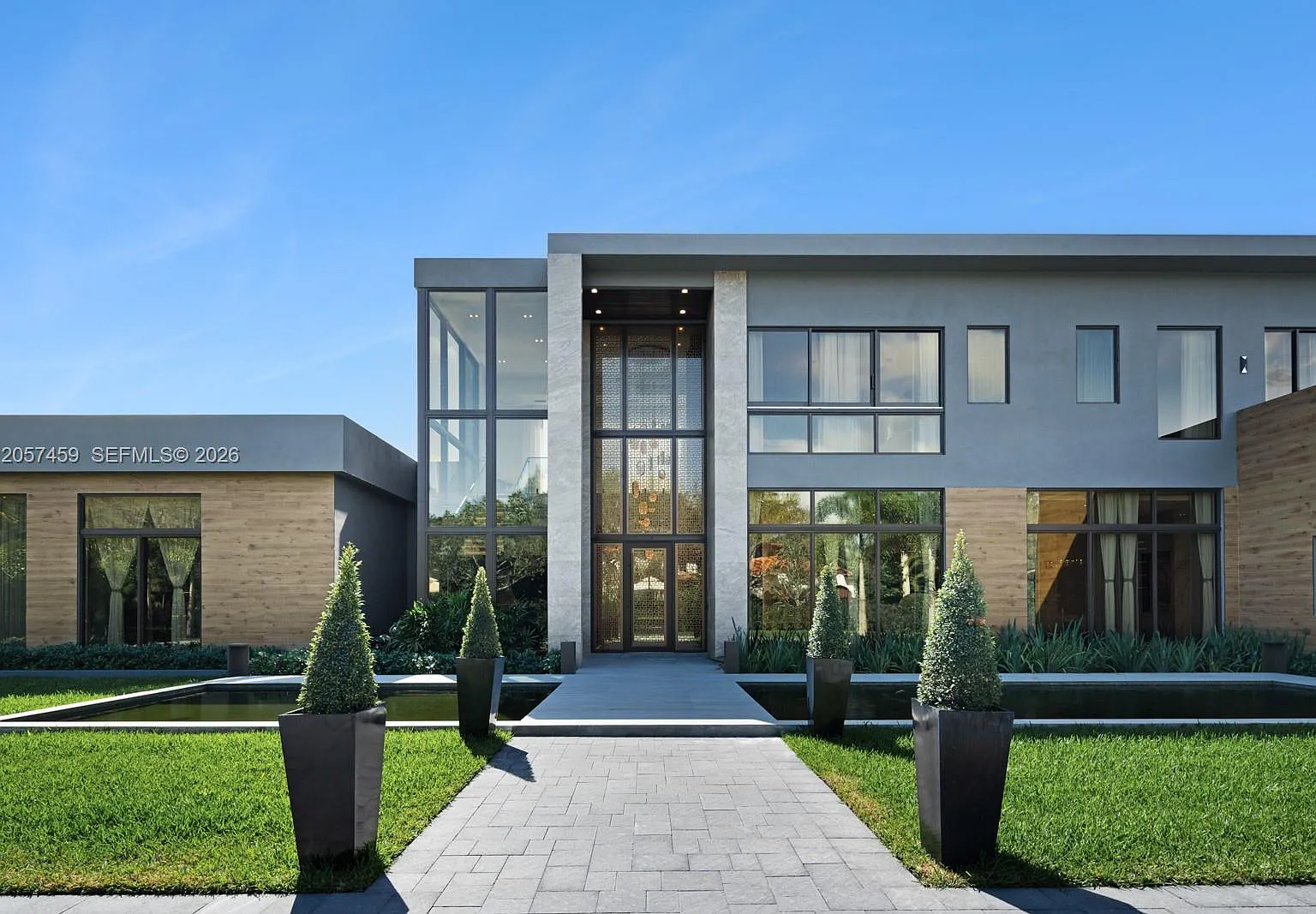 8 bed, 8.5 bath, 9532 sqft, $65,000 — Photo 3
