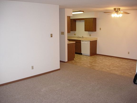 3rd image of 1935 Sylvan Way #4