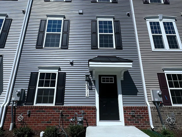 10913 Blanton Way — Photo 1