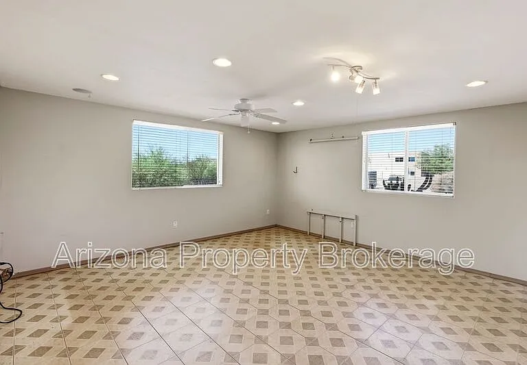 1933 W Tanya Trl — Photo 37
