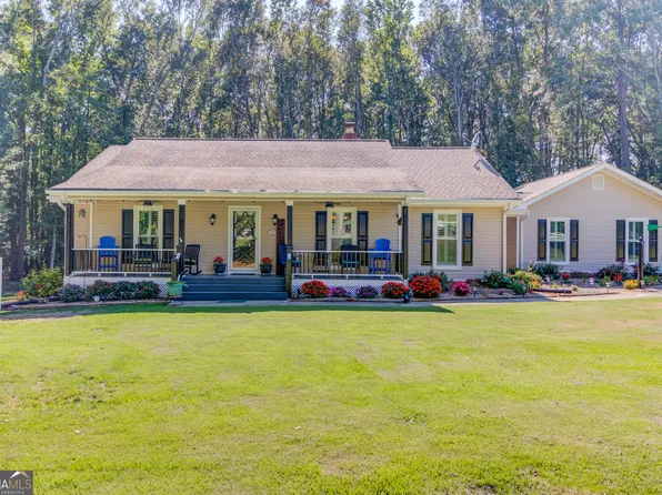 2960 Bay Ridge Dr, Loganville, GA 30052