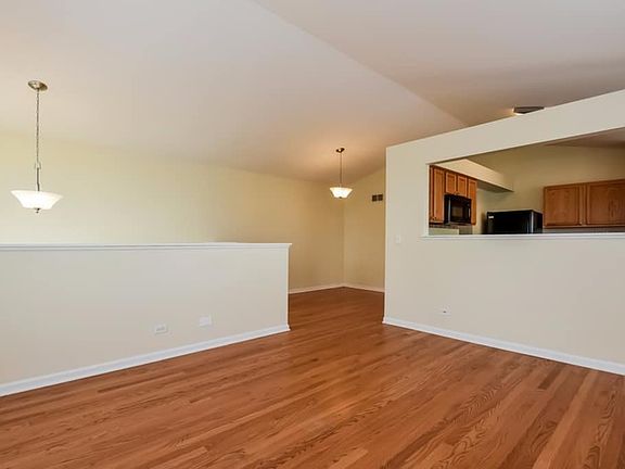 3rd image of 841 Symphony Dr