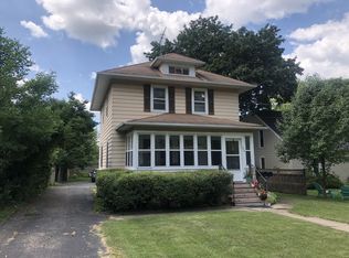 325 S Harrison St #B, Batavia, IL 60510