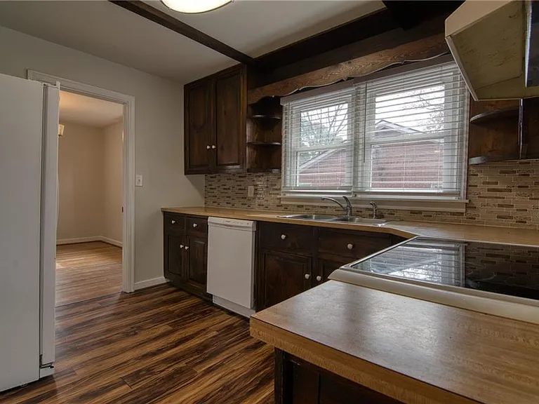 2232 Old Spring Rd SE — Photo 5