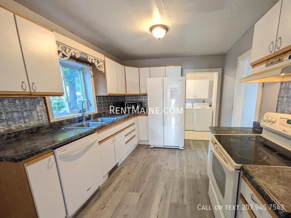 13 6th St, Bangor, ME 04401