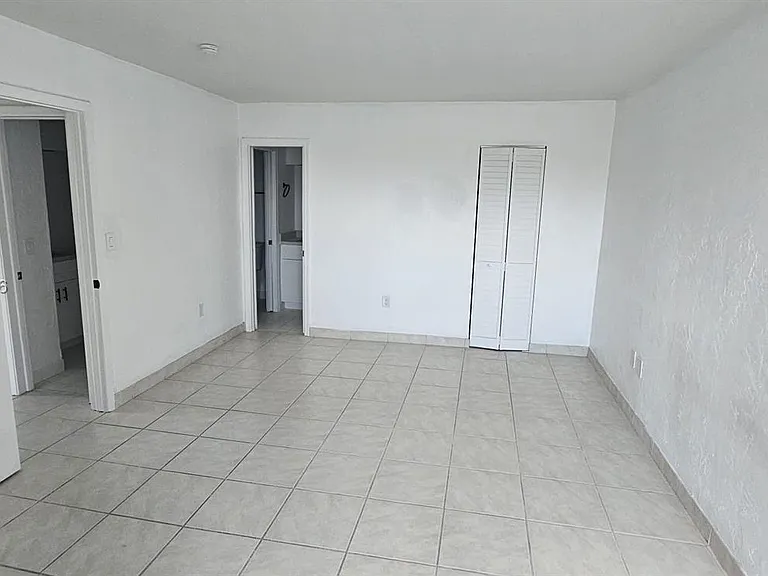 6884 N Kendall Dr #C404 — Photo 8