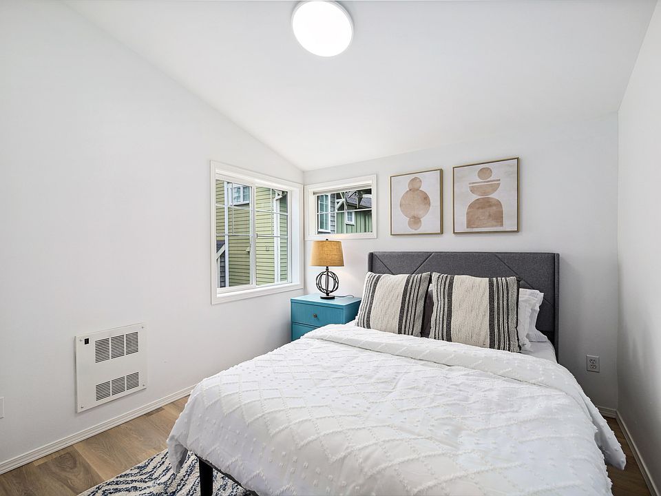 2nd bedroom with a Queen Bed