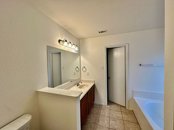 2nd image of 2751 Furlong Dr