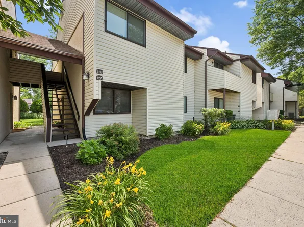 12 E Daisy Ln #A, Mount Laurel, NJ 08054