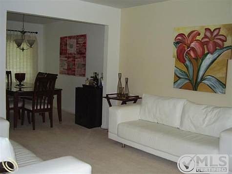 woodbriar living room.JPG