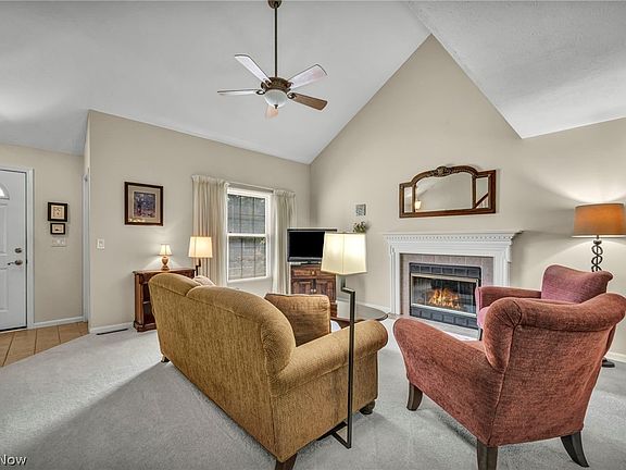 4th image of 42 Pond Dr
