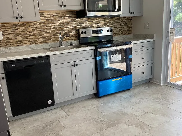 812 Tilghman Dr — Photo 4