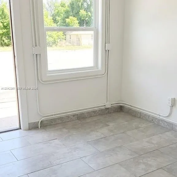240 SW 6th St #1 — Photo 3