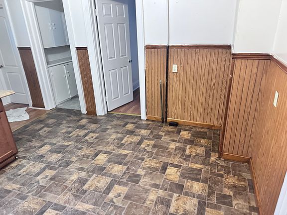 2nd image of 1029 E Lovejoy St #L
