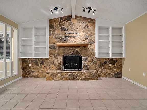5th image of 701 Forest Oaks Dr