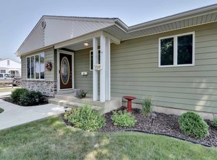 1332 N 13th St, Estherville, IA 51334