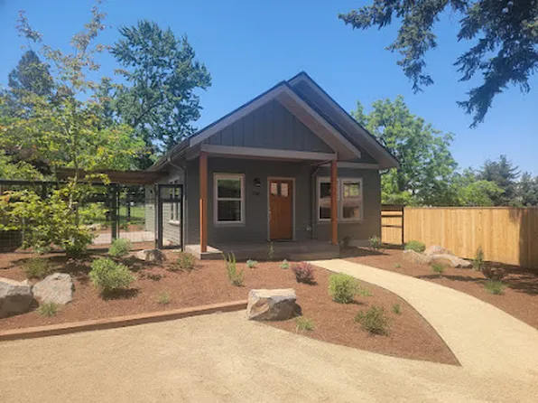 395 S Mountain Ave, Ashland, OR 97520