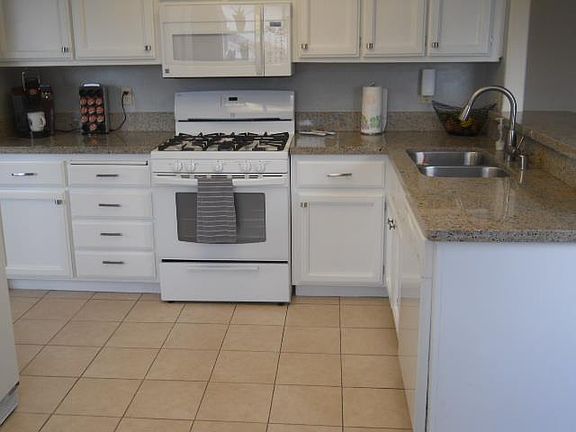 3rd image of 1690 Las Brisas Dr