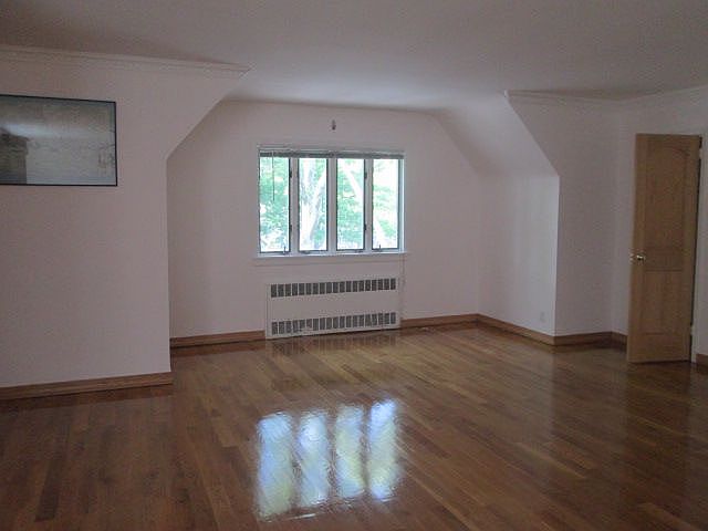1st image of 6564 Ellwell Cres #2