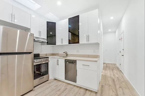 Rented by Aryeh Realty | media 19