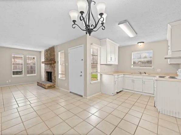 708 N Cooper St, Arlington, TX 76011