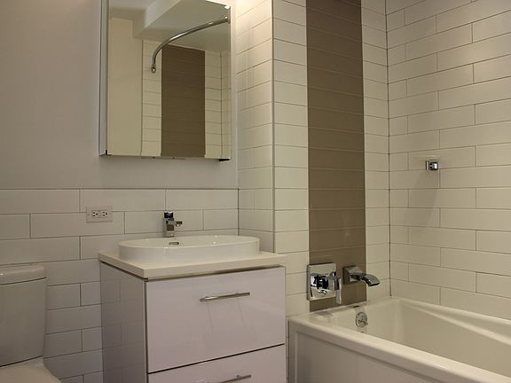 3rd image of 121 Parkside Ave APT 3