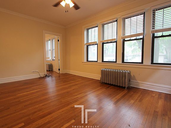 2nd image of 4715 N Leavitt St #472X1