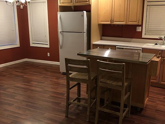 5th image of 205 E 78th St