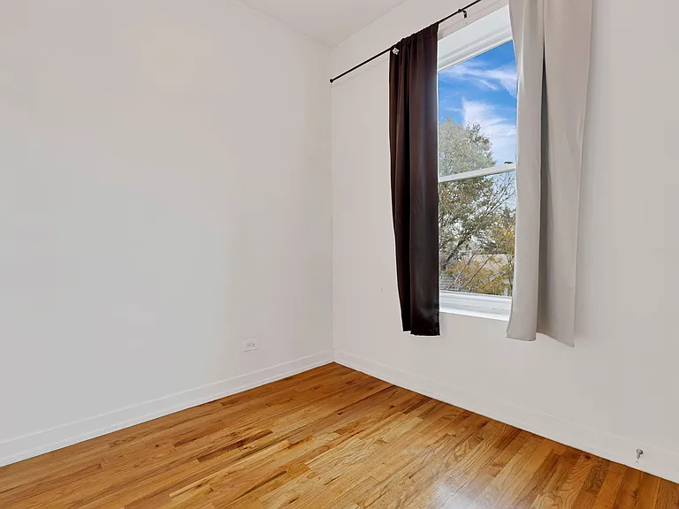 1942 S May St #3F — Photo 9