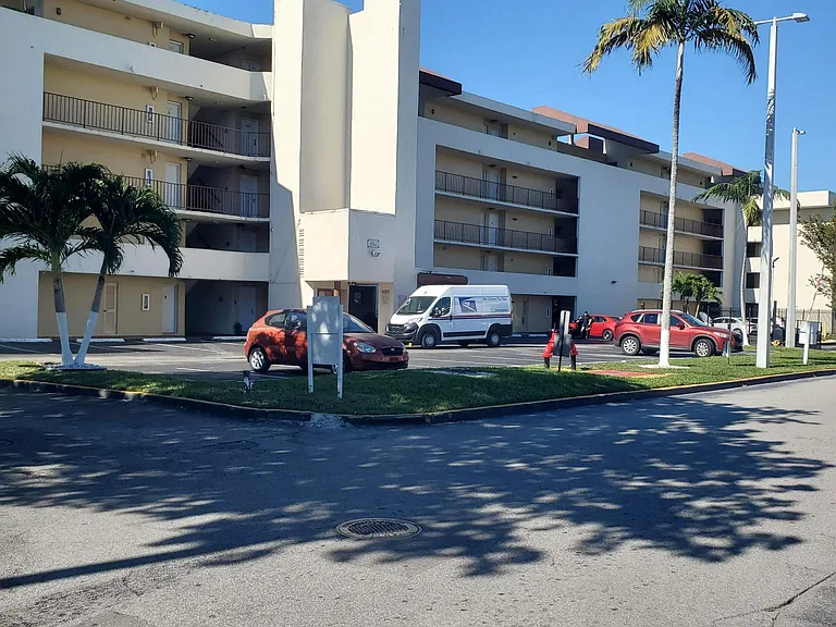 8850 Fontainebleau Blvd #103 — Photo 36