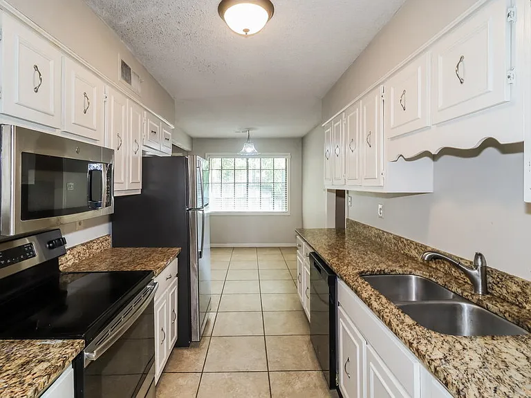 7261 Hollorn Ln — Photo 8