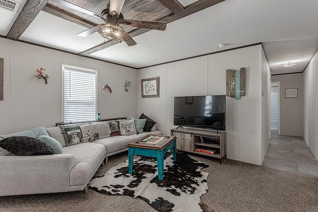 3 bed, 2.0 bath, 1216 sqft, $2,200 — Photo 4