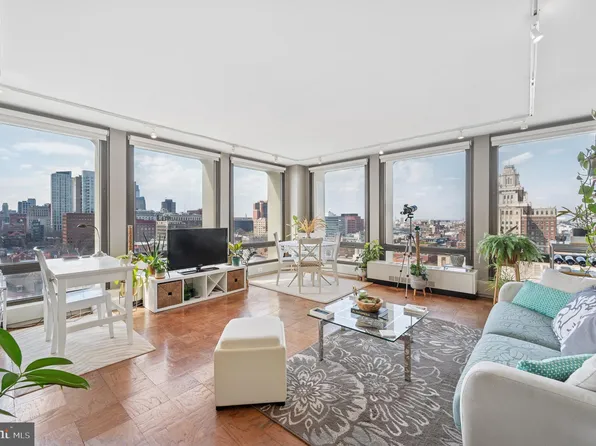 210 Locust St APT 15G, Philadelphia, PA 19106