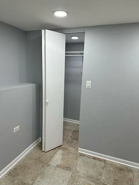 2323 N Kedvale Ave — Photo 3