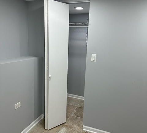 3rd image of 2323 N Kedvale Ave #Basement